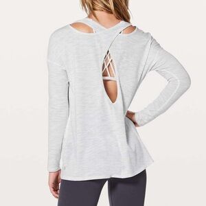 Lululemon Back Into It Long Sleeve
3 Colour Space Dye Ice Gray Alpine White 4